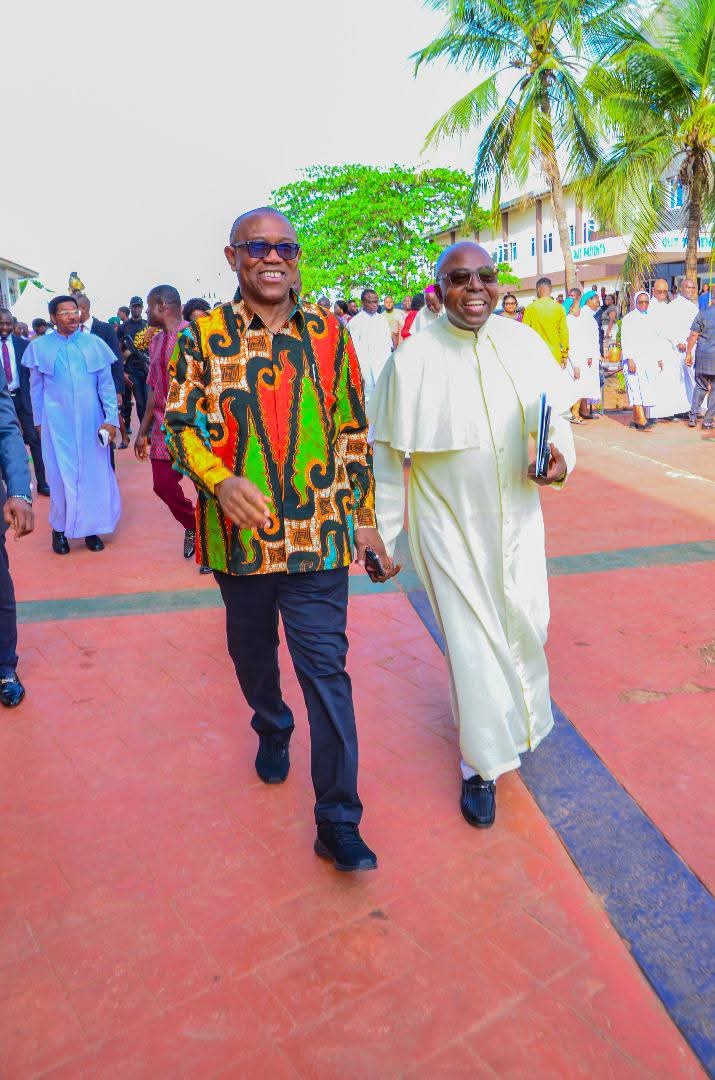 Peter Obi donates ₦20 million to GO University Teaching Hospital.